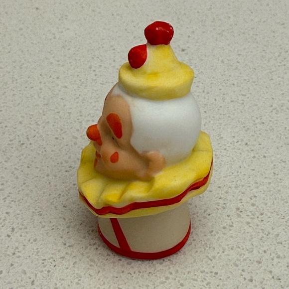 Vintage Enesco Clown Ceramic Thimble Red and Yellow 1987 1980s 80s Retro - Picture 3 of 10